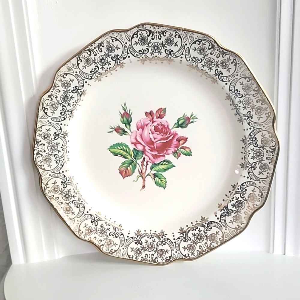 Dominion China Briar Rose dinner plate made in the USA, rare find 22 kt gold